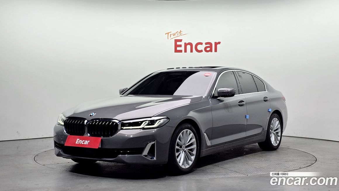 BMW 5-Series 520i Luxury, 2022