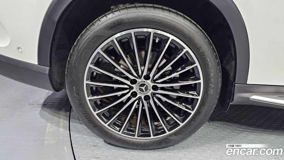 Mercedes-Benz GLC-Class GLC300 4MATIC AMG Line, 2025