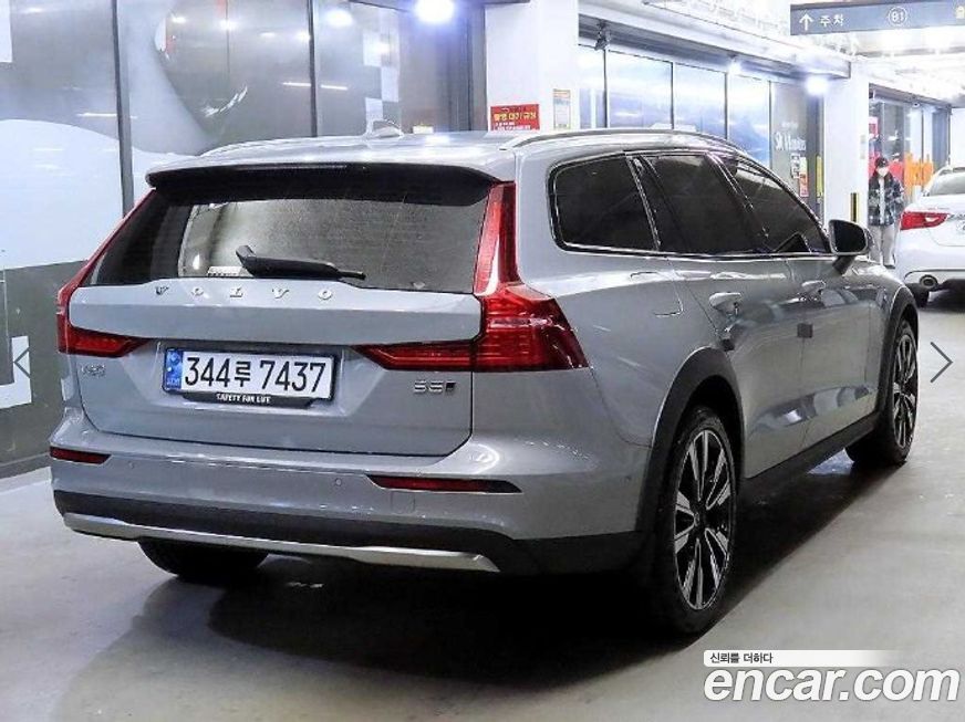 Volvo V60 B5 Ultra AWD, 2025