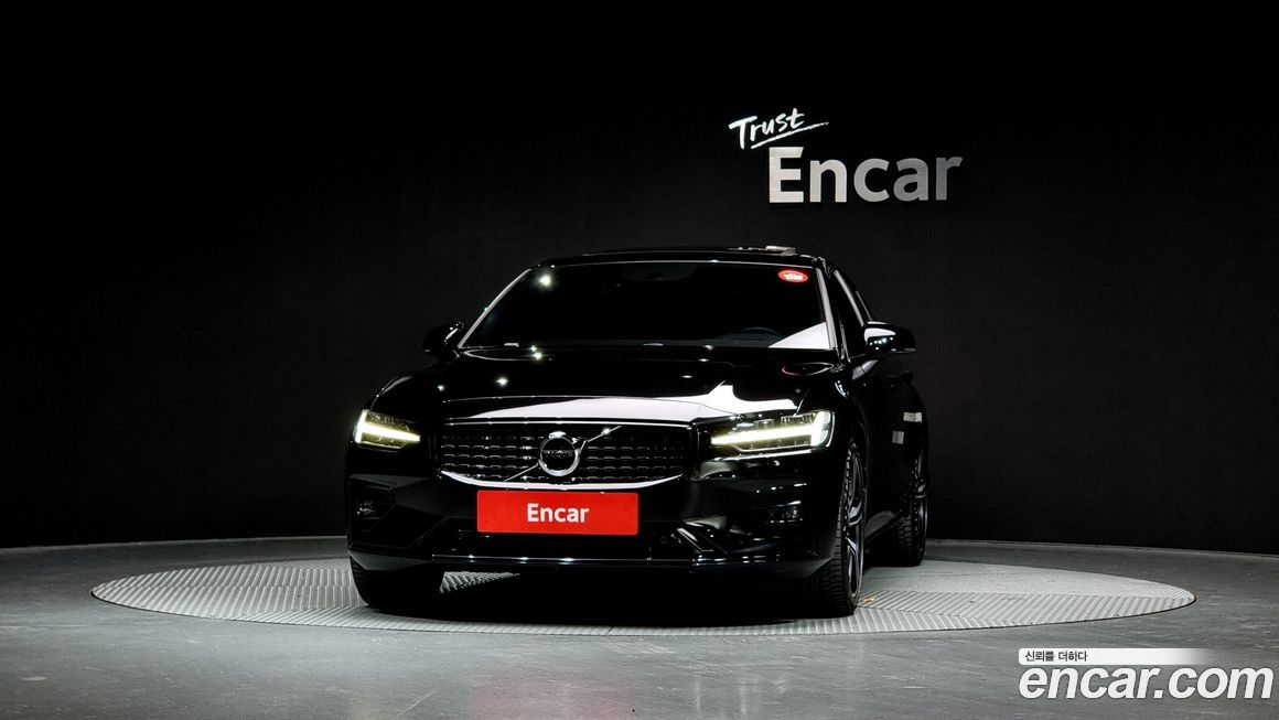 Volvo S60 B5 R-Design, 2022