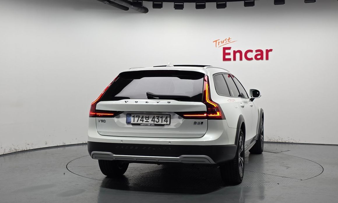 Volvo V90 B5 Plus AWD, 2025