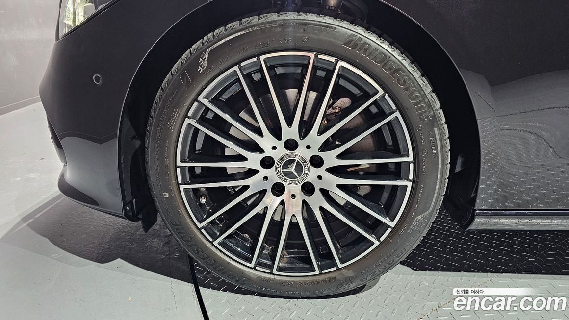 Mercedes-Benz C-Class C300 4MATIC Avantgarde, 2024