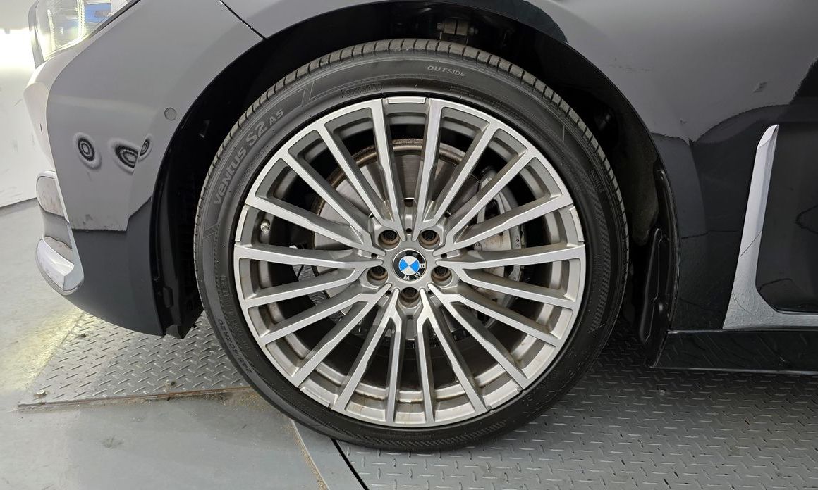 BMW 7-Series 740Li xDrive Design Pure Excellence, 2022