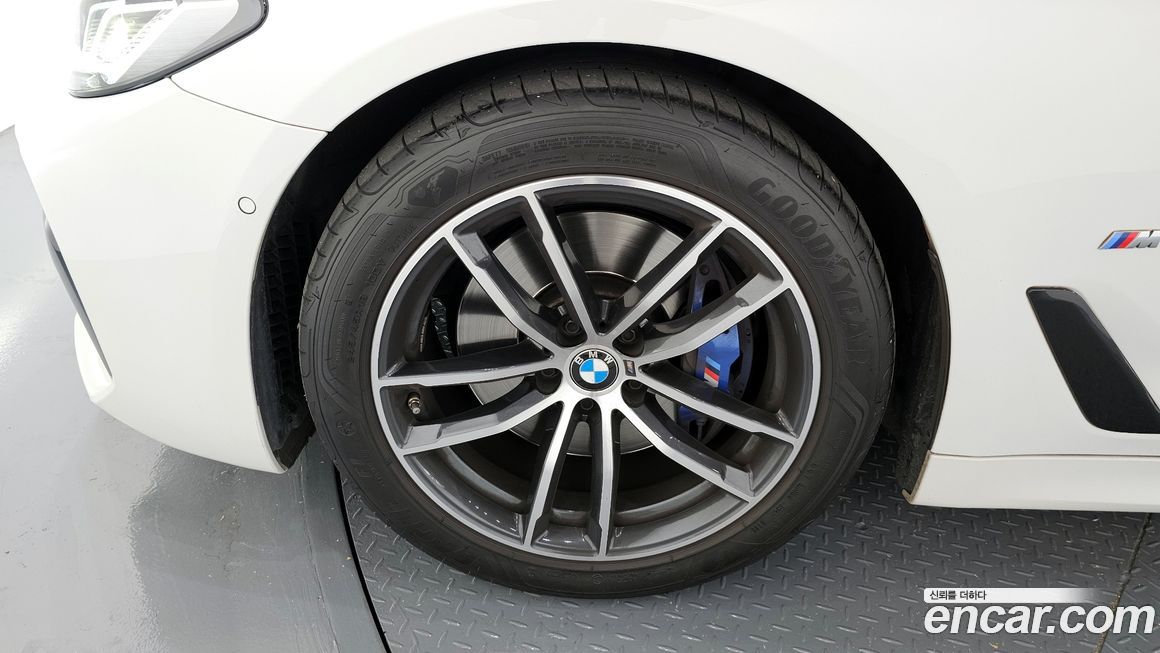 BMW 5-Series 520i M Sport, 2023