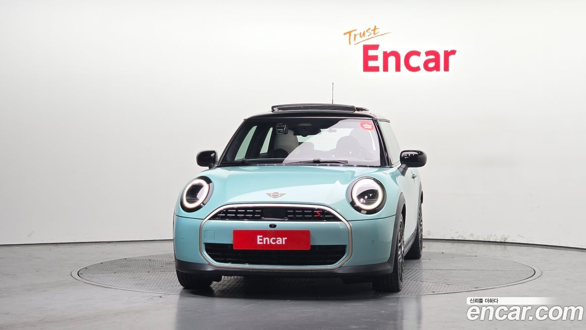 Mini Cooper Favoured, 2025