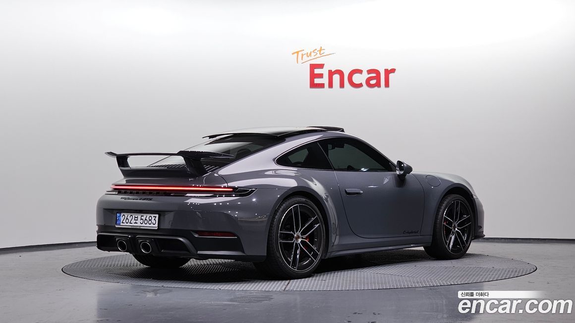 Porsche 911 Carrera 4 GTS, 2025