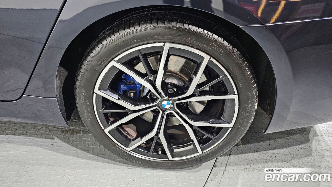 BMW 5-Series 530i xDrive M Sport Package, 2023