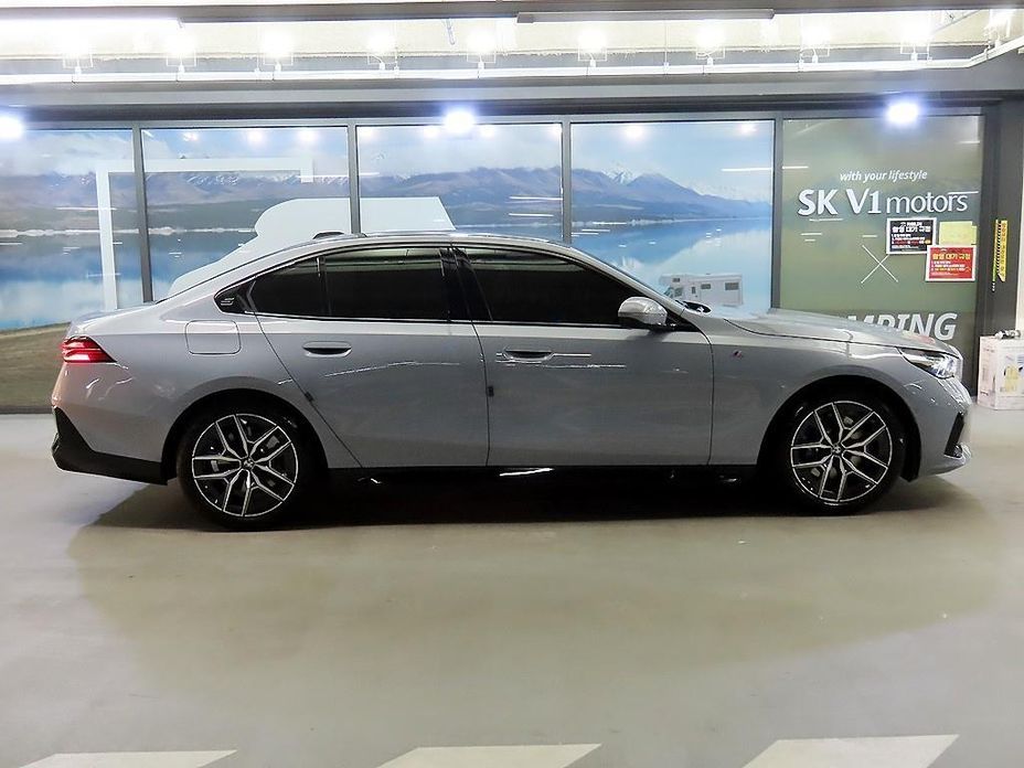 BMW 5-Series 520i M Sport, 2025