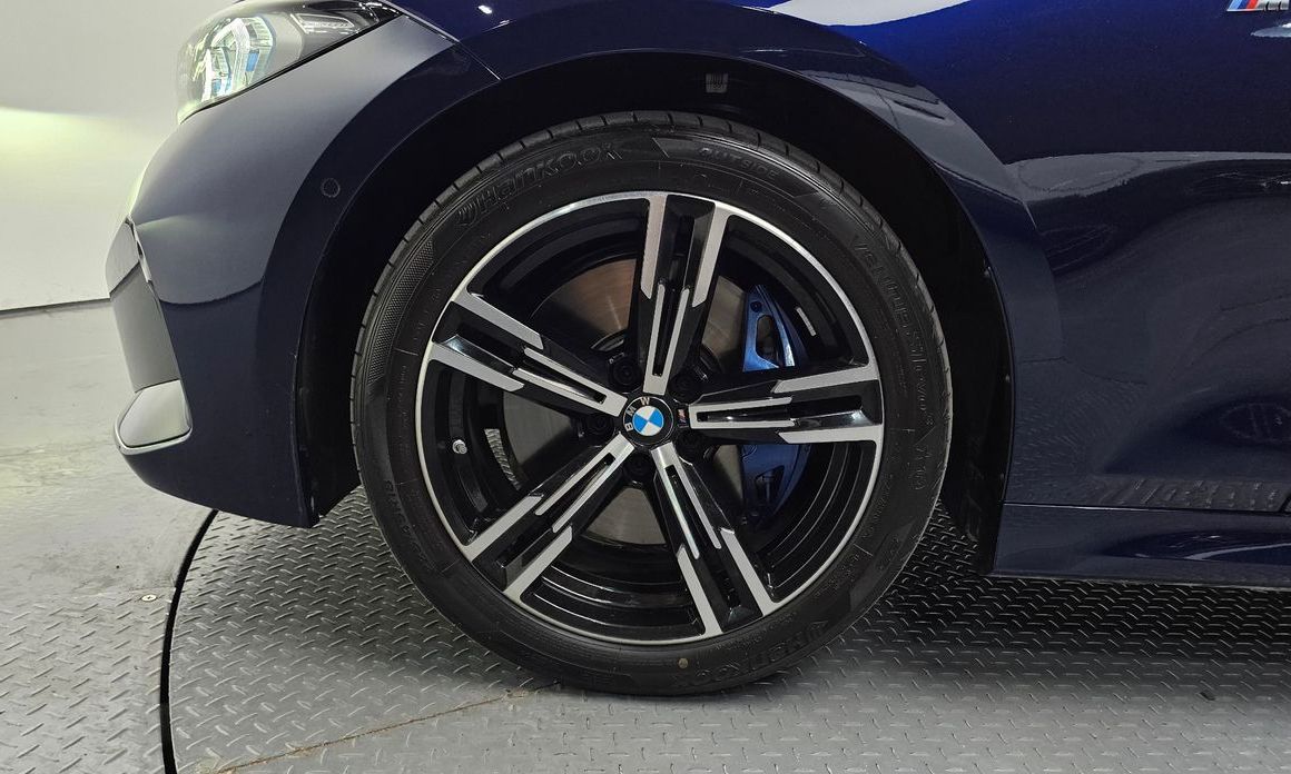BMW 3-Series 320i M Sport, 2025