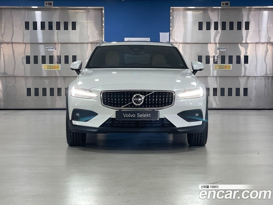 Volvo V60 B5 Ultra AWD, 2025