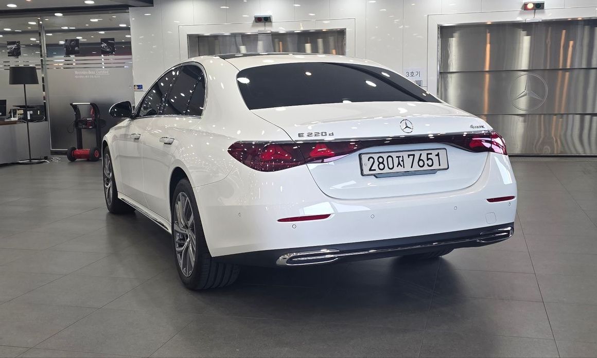 Mercedes-Benz E-Class E220d 4MATIC Exclusive, 2024