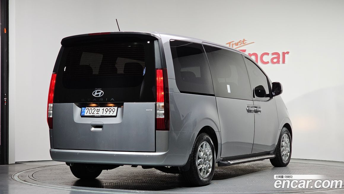Hyundai Staria 4WD Tourer 11-Seater, 2025