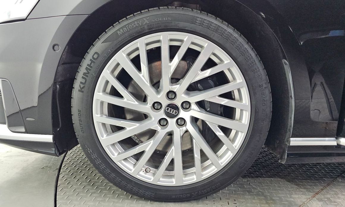 Audi A8 55 TFSI Quattro LWB, 2021
