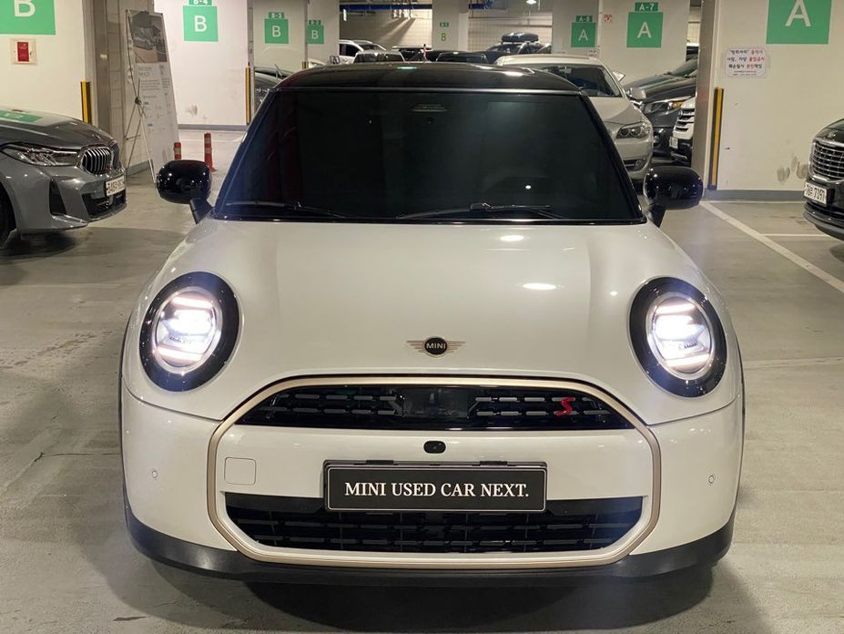 Mini Cooper Favoured, 2025