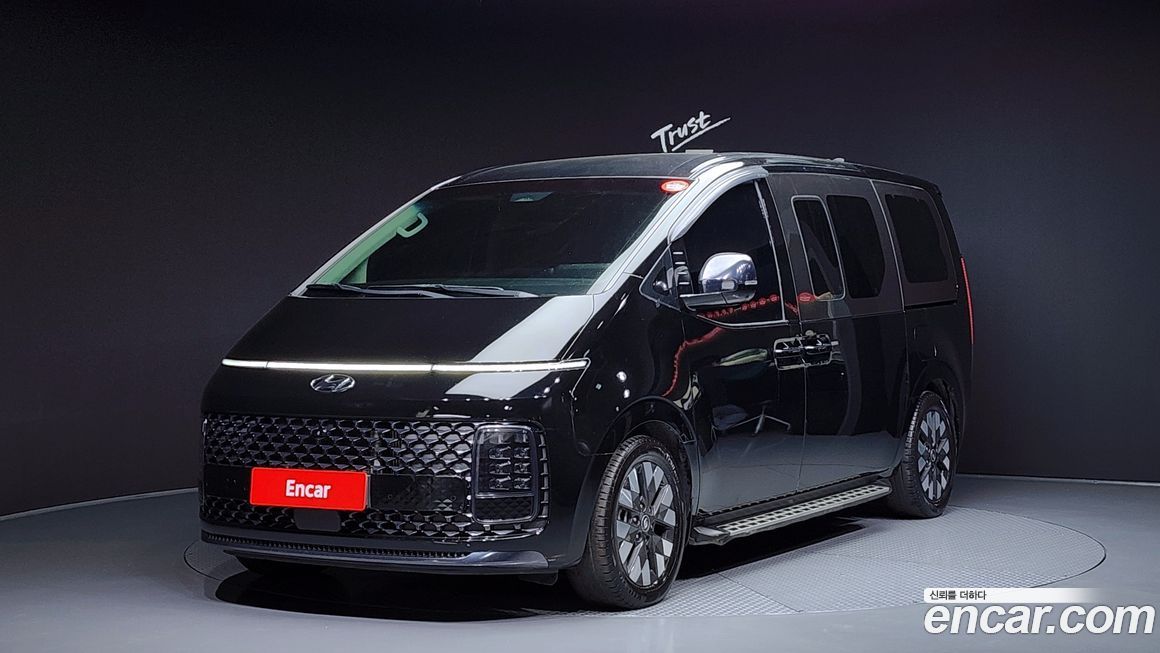 Hyundai Staria 4WD Lounge 9-Seater, 2024
