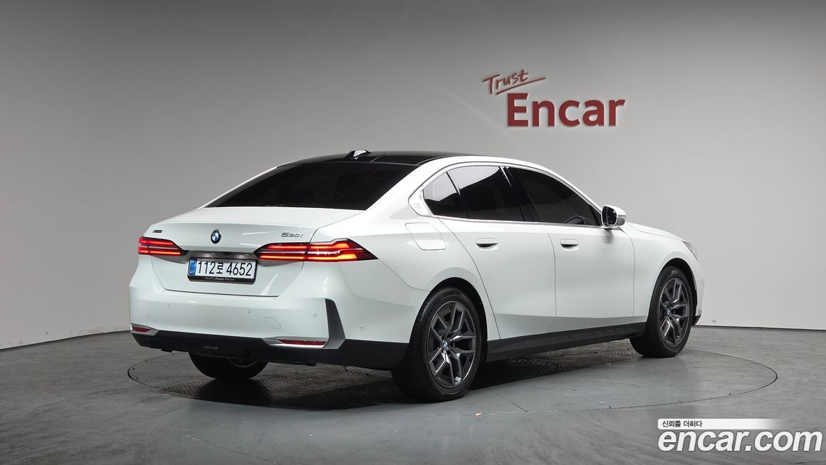 BMW 5-Series 530i xDrive, 2025