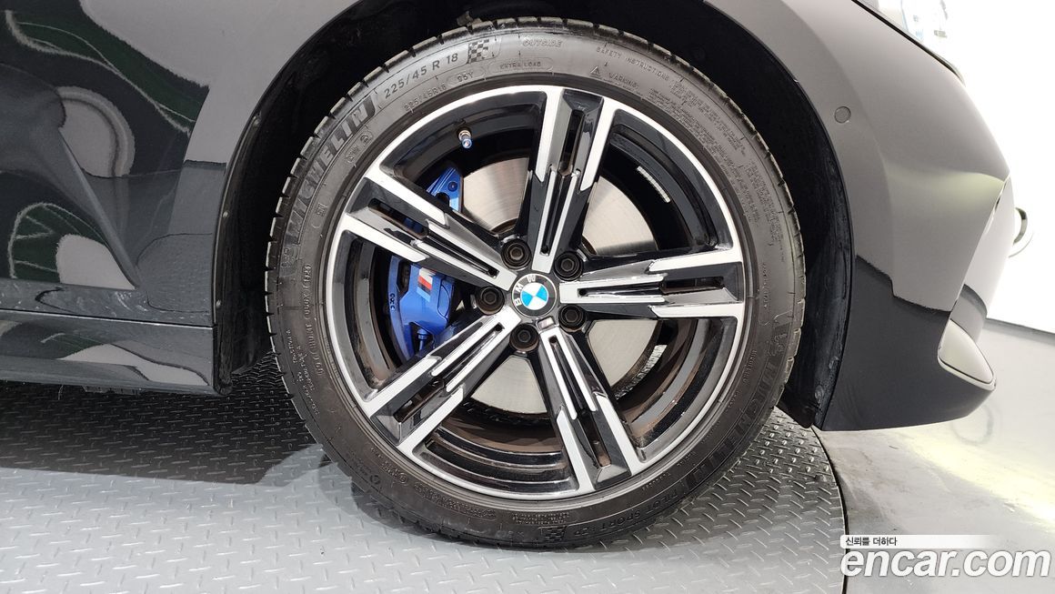 BMW 3-Series 320i M Sport, 2024