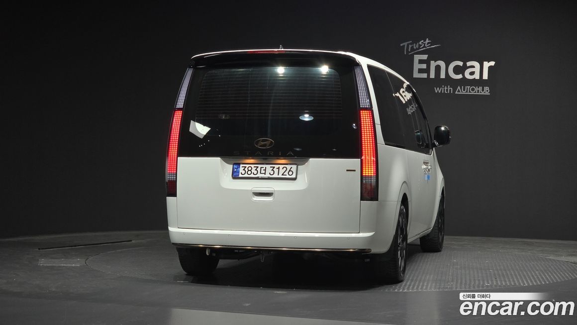 Hyundai Staria 4WD Lounge 9-Seater, 2025
