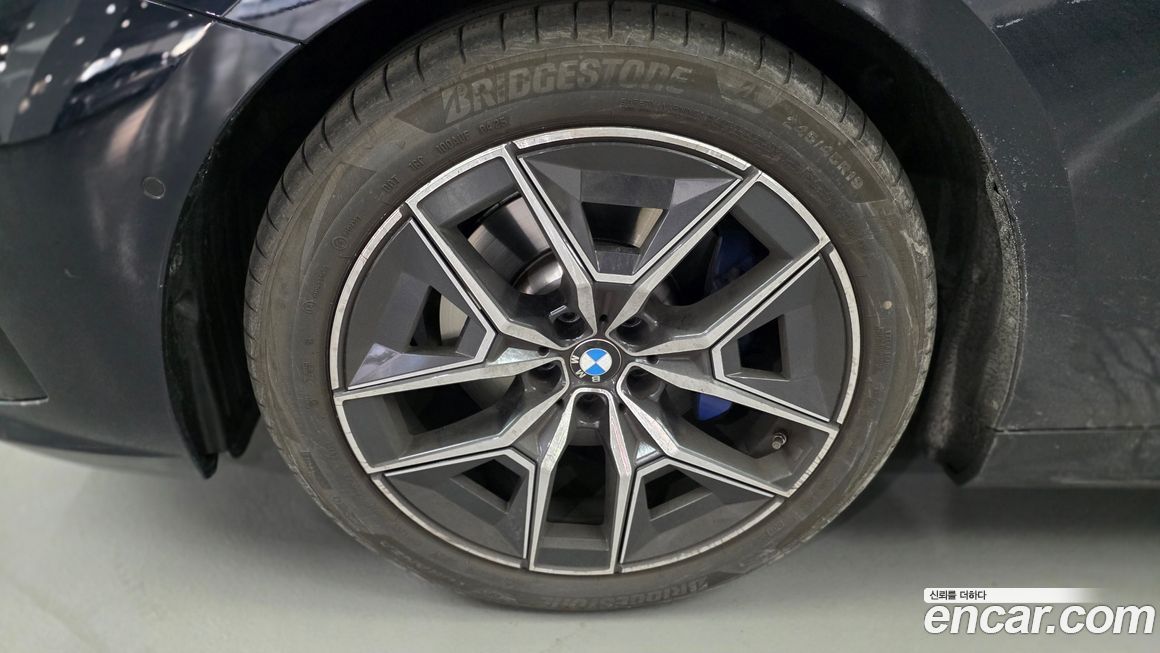 BMW 5-Series 520i M Sport, 2025