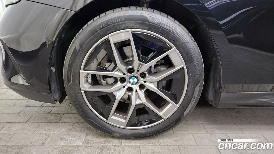 BMW 5-Series 520i, 2024