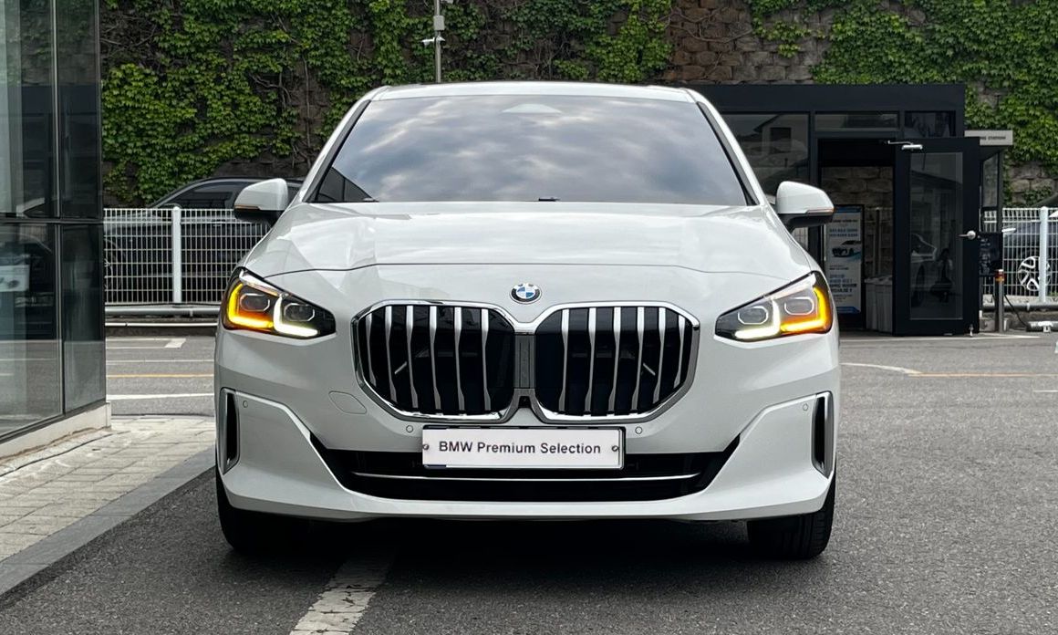 BMW 2-Series 218d Luxury, 2025