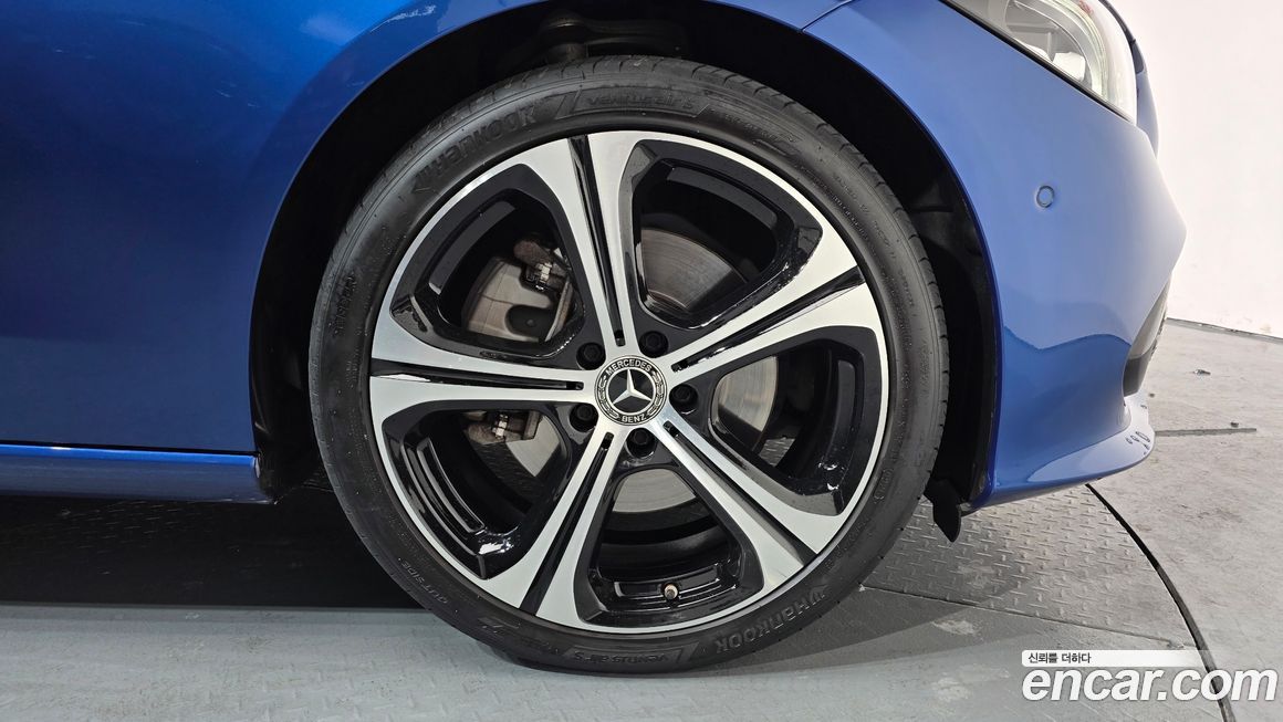 Mercedes-Benz C-Class C300 4MATIC Avantgarde, 2023