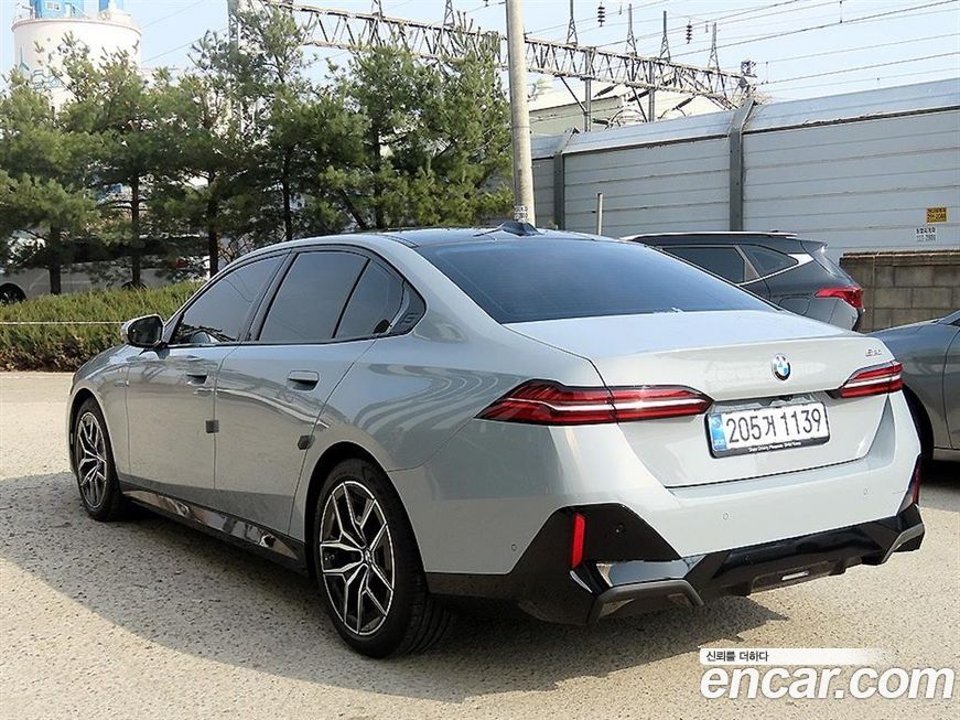 BMW 5-Series 520i M Sport, 2025