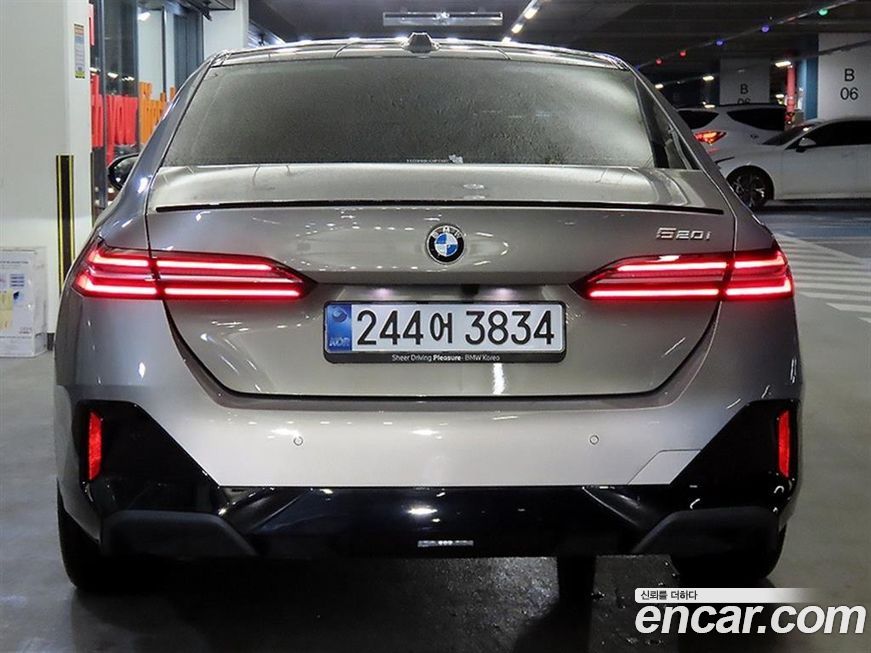 BMW 5-Series 520i M Sport, 2025