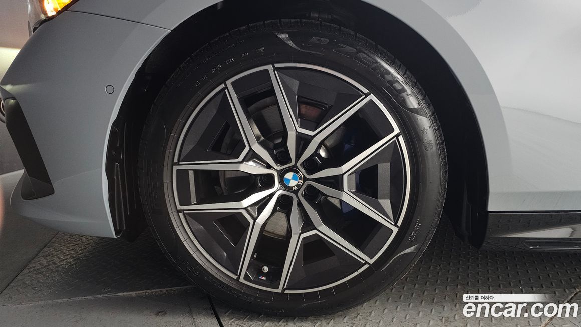 BMW 5-Series 520i M Sport, 2025