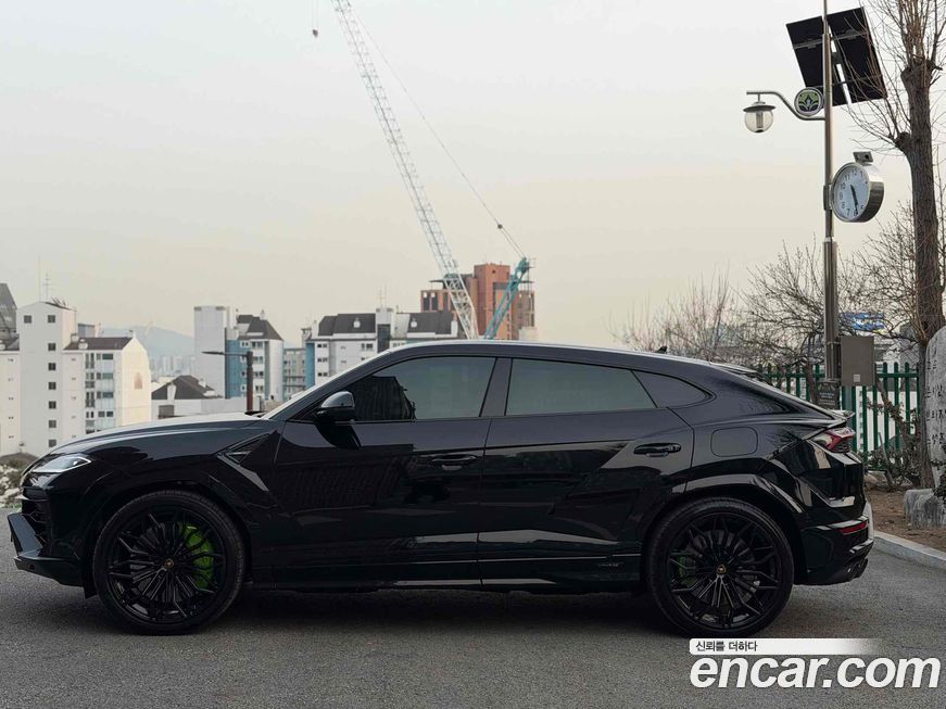 Lamborghini Urus 4.0 V8 SE, 2026