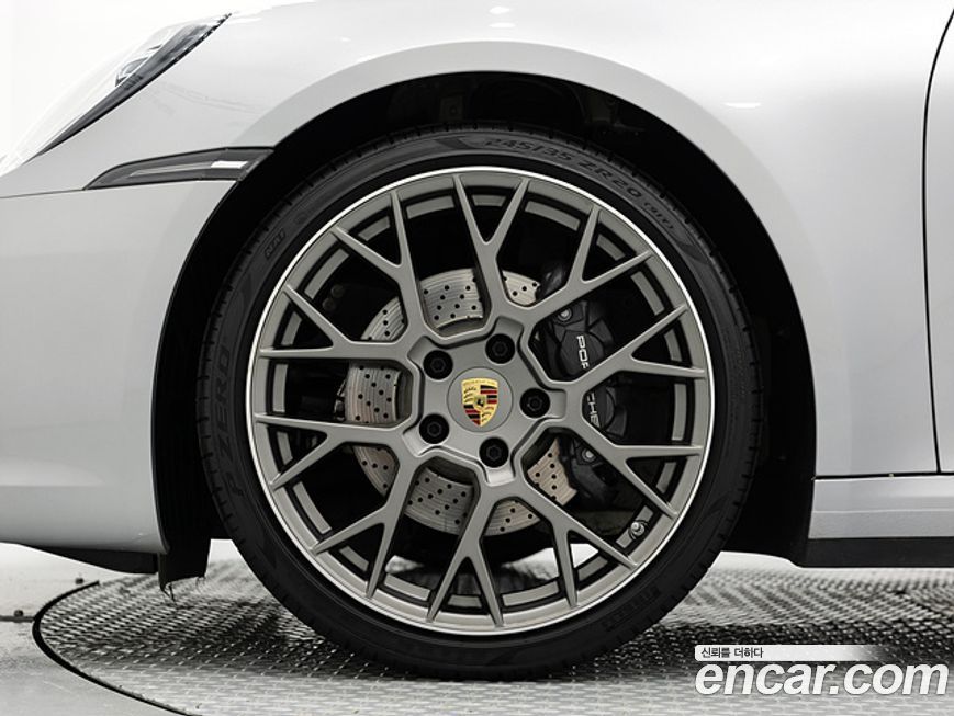 Porsche 911 Carrera 4, 2024