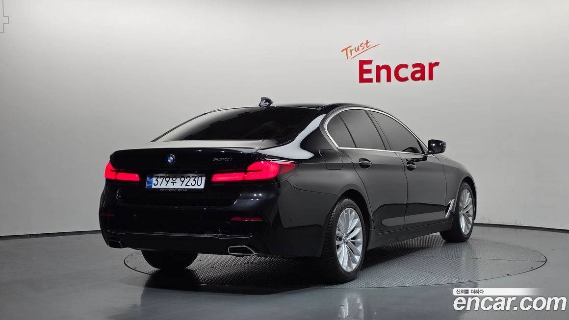 BMW 5-Series 520i Luxury, 2023