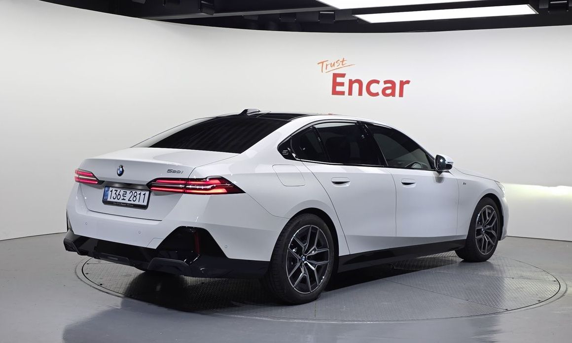 BMW 5-Series 520i M Sport, 2025