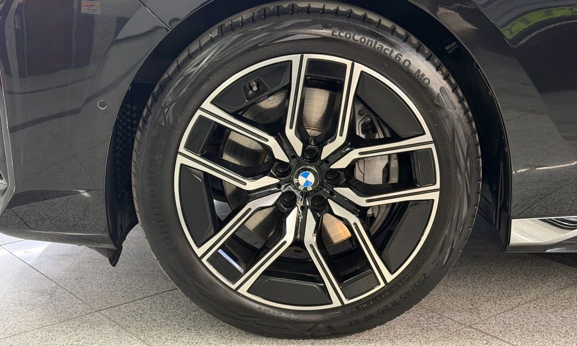 BMW 7-Series 740i xDrive M Sport, 2025