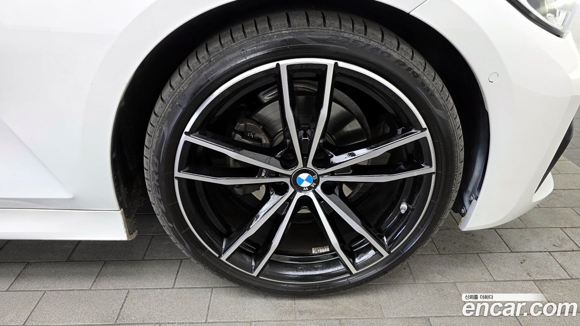 BMW 3-Series 320i M Sport, 2022