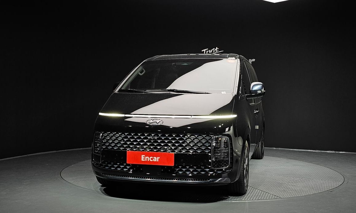 Hyundai Staria 4WD Lounge 9-Seater, 2022