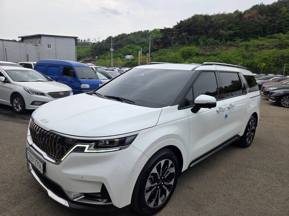 Kia Carnival 9-Seater Signature, 2023