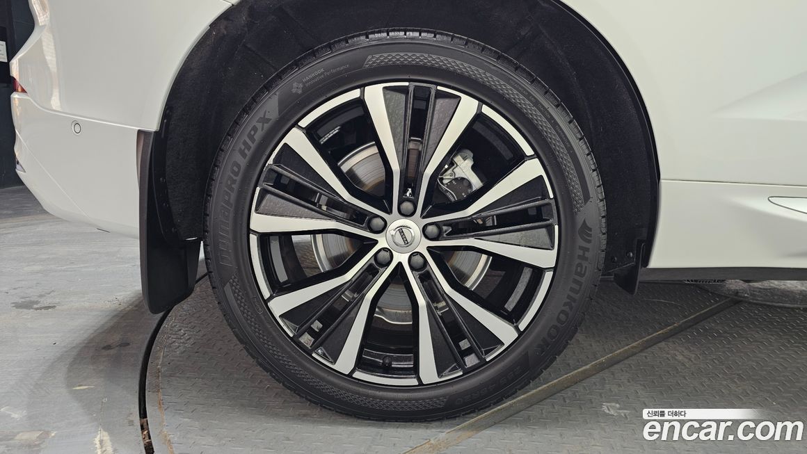 Volvo XC60 B6 Ultra Bright, 2025