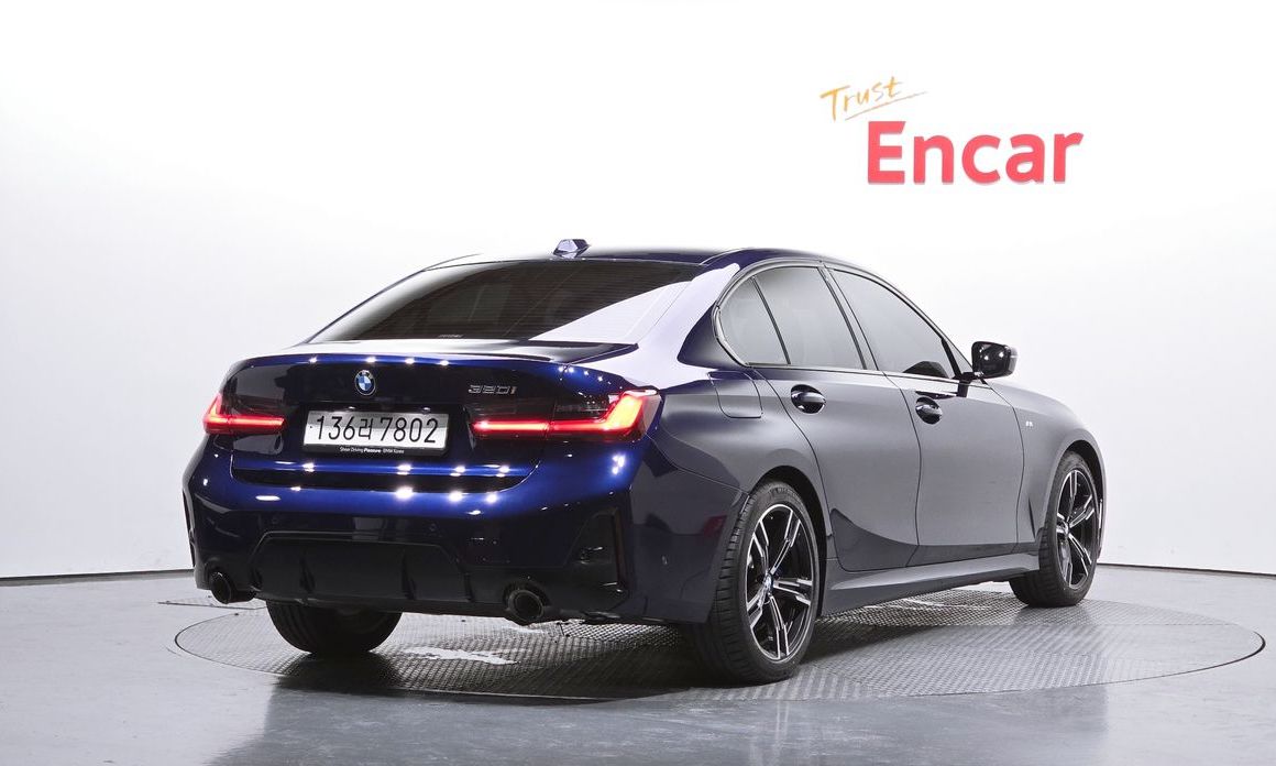 BMW 3-Series 320i M Sport, 2025