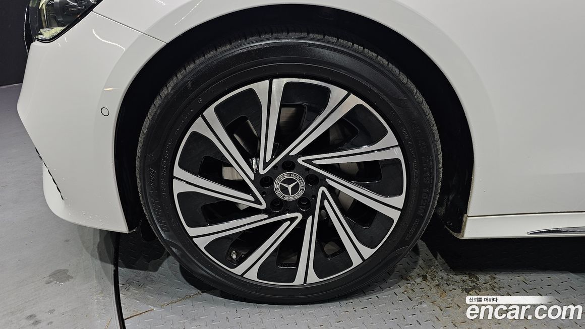 Mercedes-Benz E-Class E300 4MATIC Exclusive, 2024