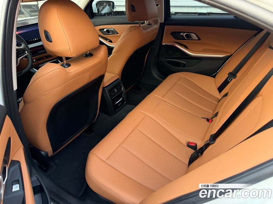 BMW 3-Series 320i, 2025