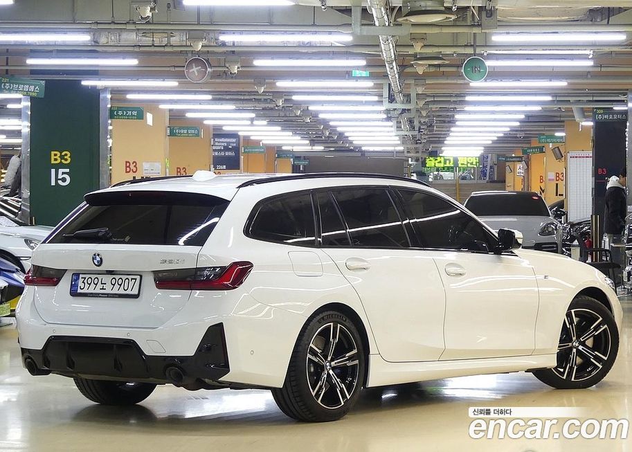 BMW 3-Series 320i Touring M Sports, 2024