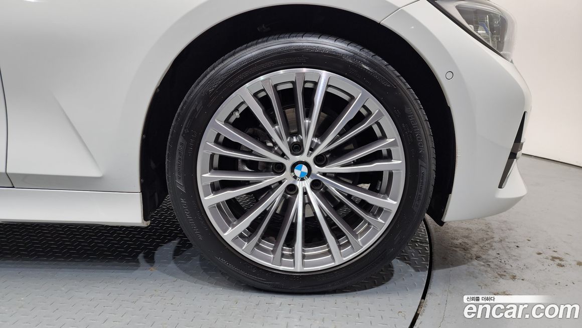 BMW 3-Series 320d Touring Luxury, 2022