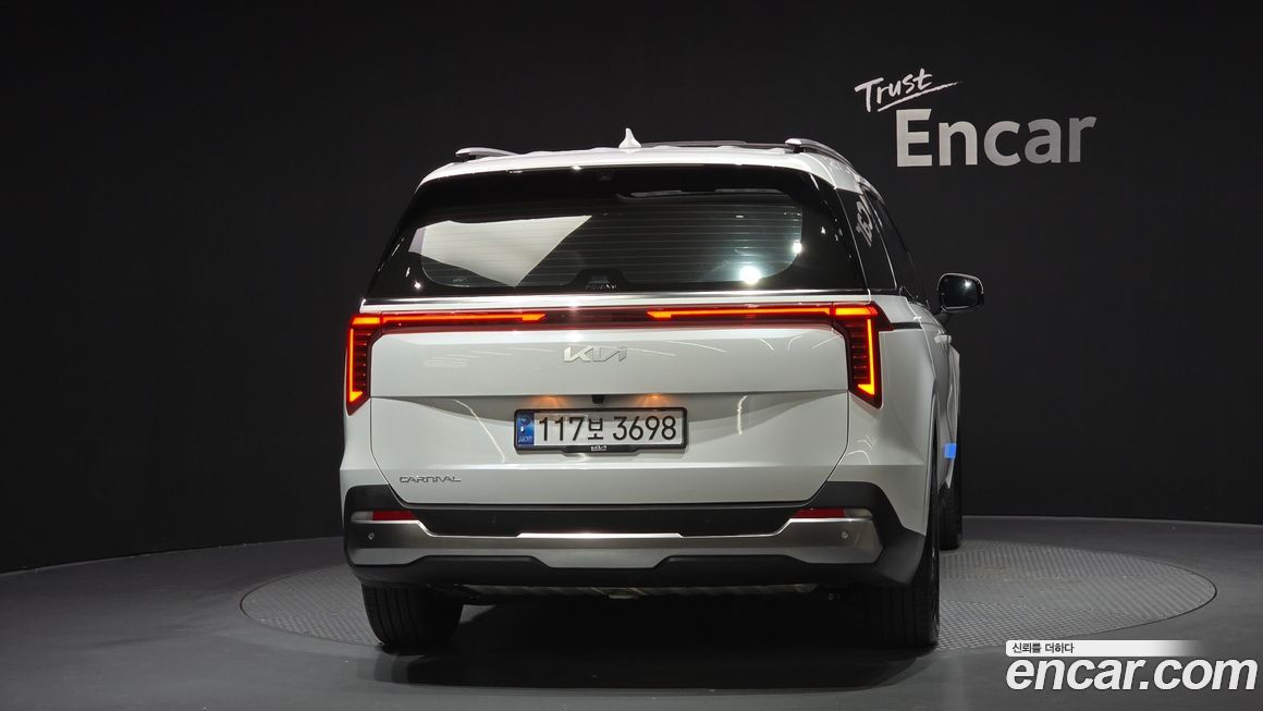 Kia Carnival 9-Seater Signature, 2024
