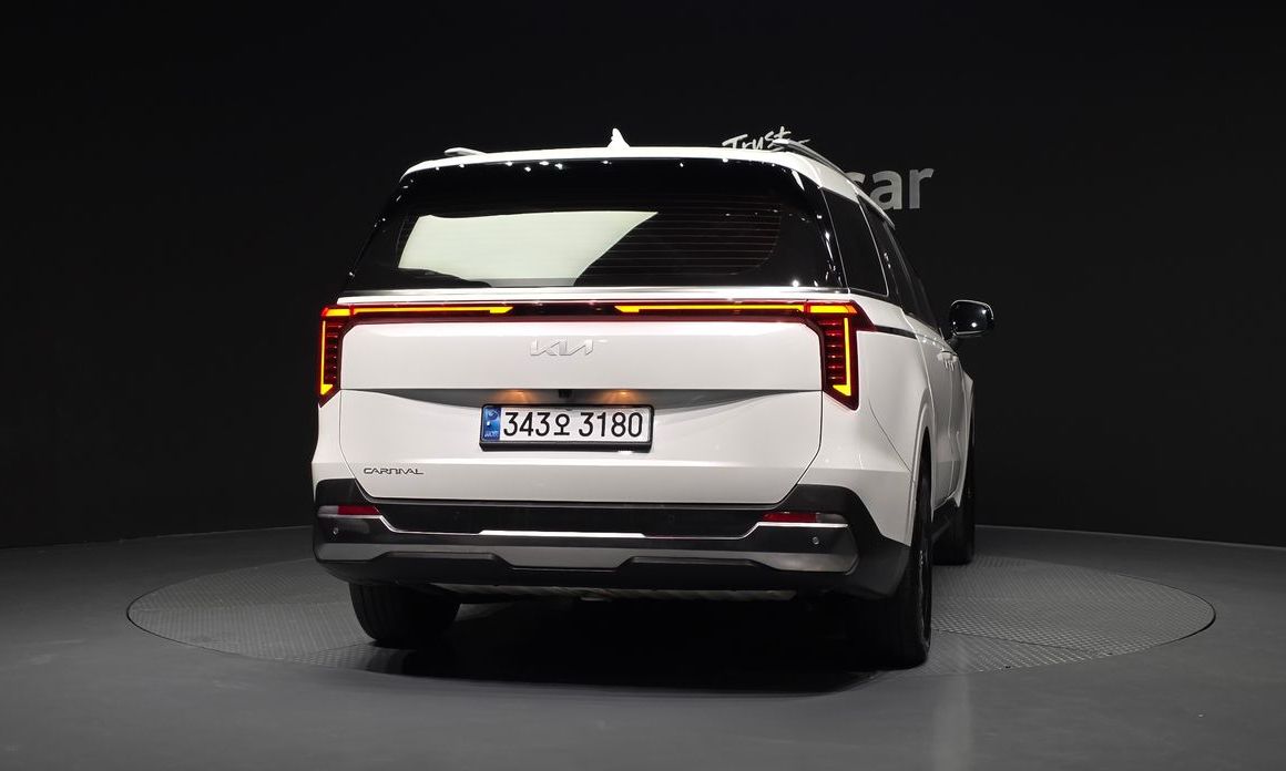 Kia Carnival 9-Seater Signature, 2024