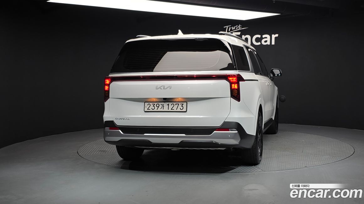 Kia Carnival 9-Seater Prestige, 2024