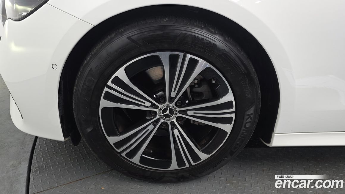 Mercedes-Benz E-Class E200 Avantgarde, 2024