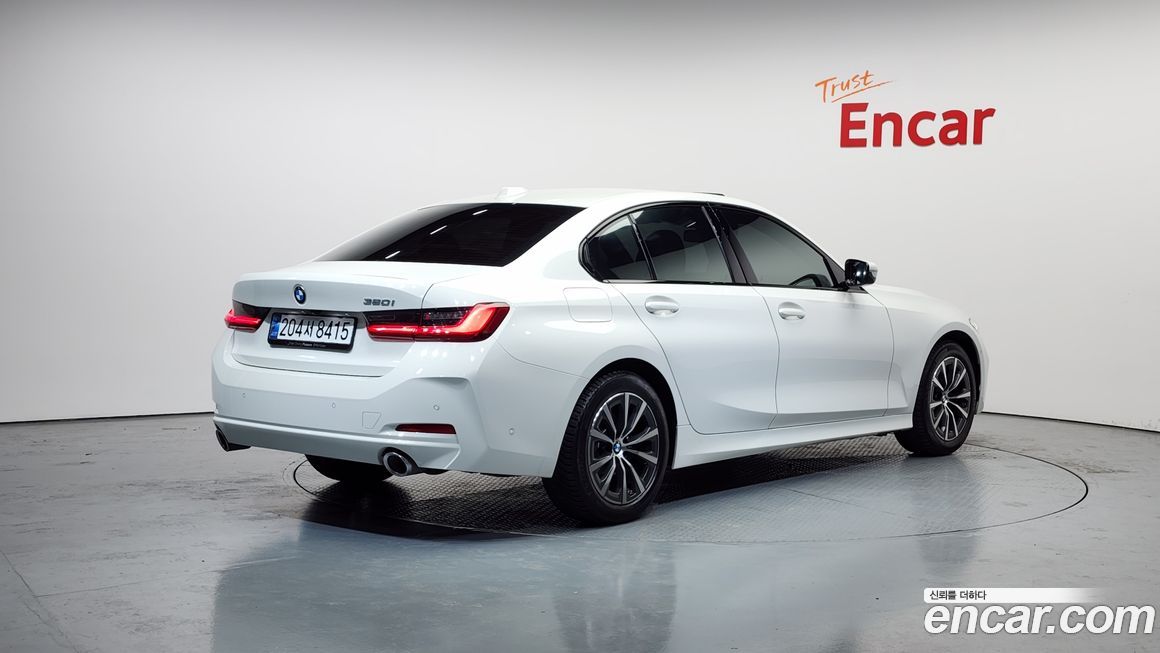 BMW 3-Series 320i, 2024