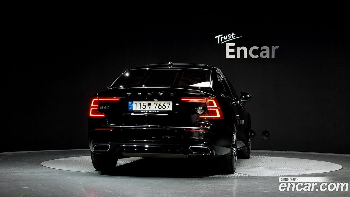 Volvo S60 B5 R-Design, 2022