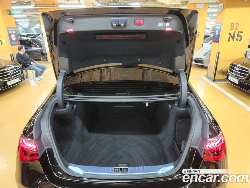 Mercedes-Benz S-Class S350 d 4MATIC, 2025